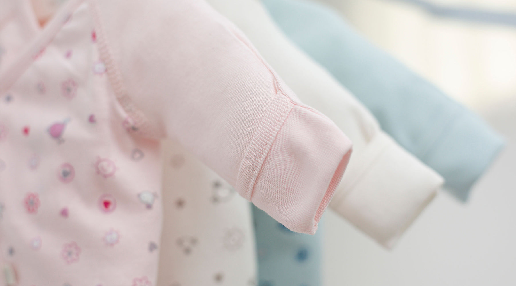 The Benefits of In-Built Mittens in Newborn and Premmie Clothes