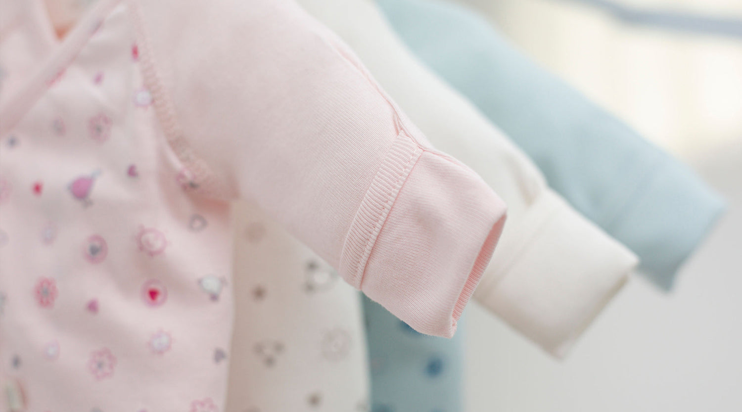 The Benefits of In-Built Mittens in Newborn and Premmie Clothes